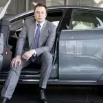 Elon-Musk-Electric-Vehicle