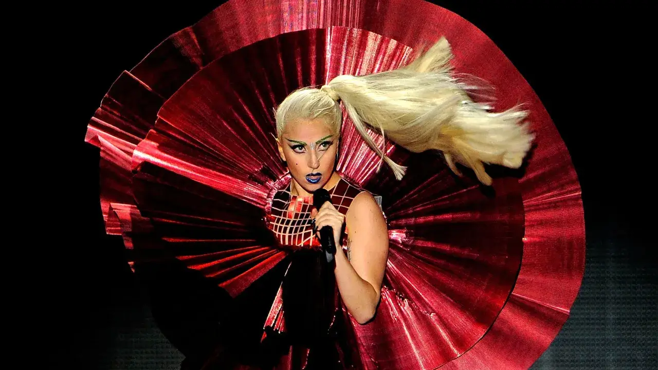 Lady Gaga conquers Copacabana