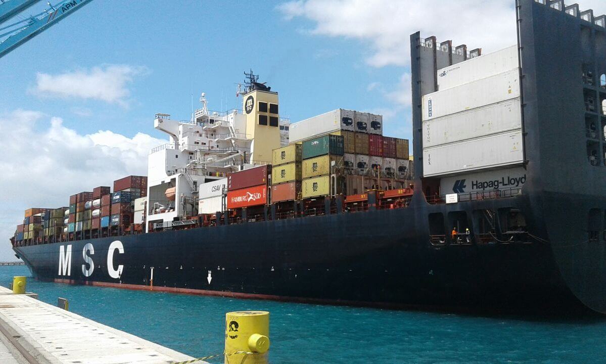 cropped-Porto-Pecém-Hapa-Lloyd-1.jpg